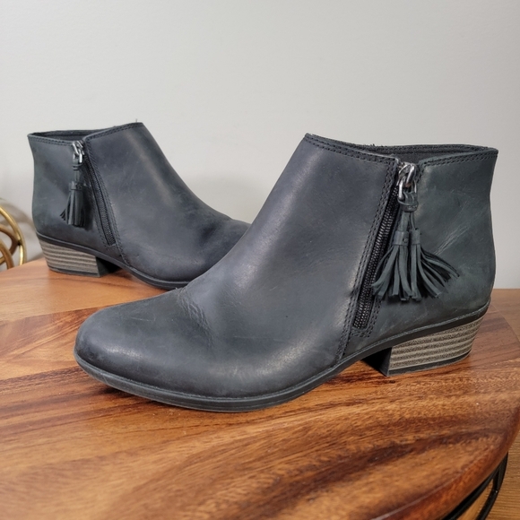 Clarks Collection Women's Black Leather Ankle Boots Size 7.5 Comfy Western Boho - Picture 13 of 14